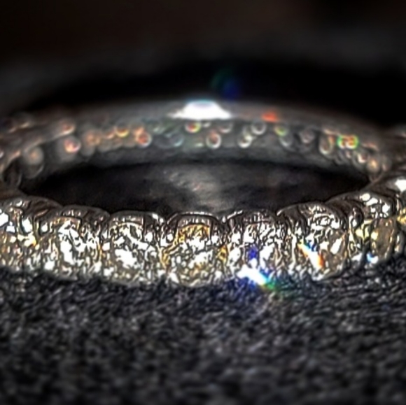 Eternity Platinum 0.85ct Diamond ring - Picture 2 of 5